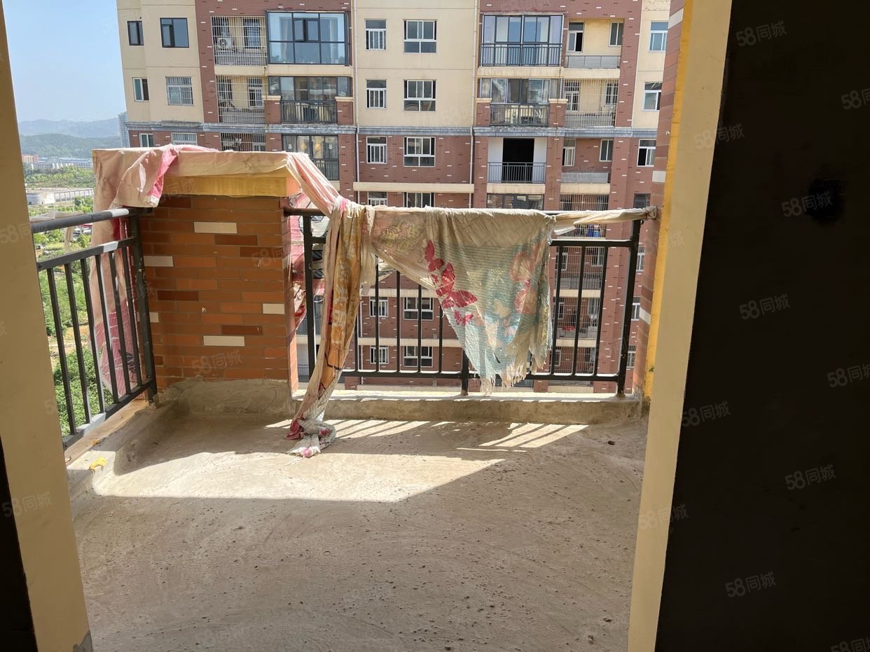 海德公园3室2厅1卫106㎡南北43.8万