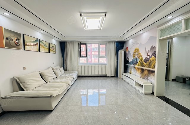 军干路 世博园 正儿八经的湖边房 精装中间楼层 双卫停车方便