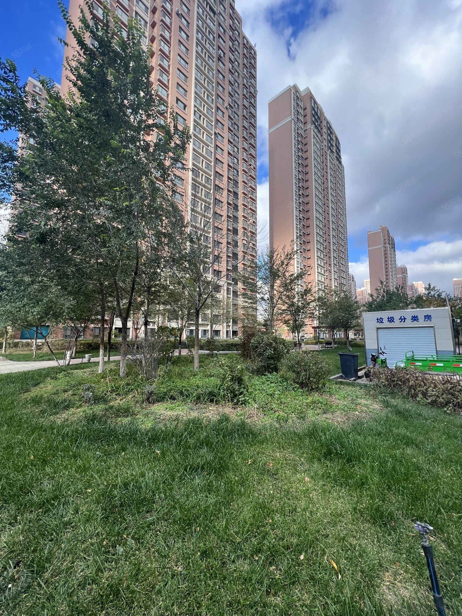 世界冠郡(二期)3室2厅1卫97㎡南北86万