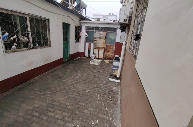 一楼带院 独立大门  有配房 龙山北区  老文轩本部