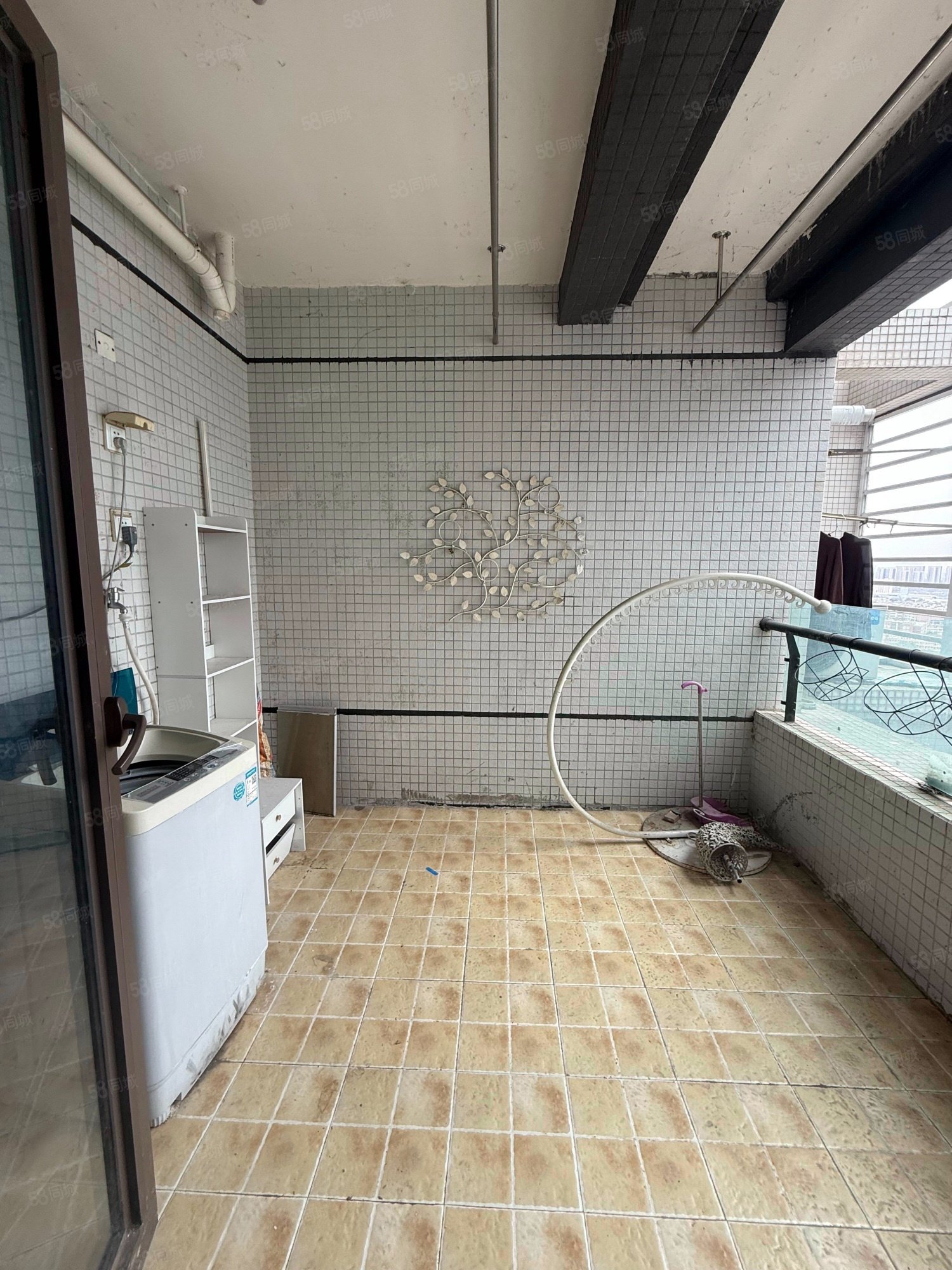 戛纳湾金棕榈4室2厅3卫120㎡南北186万