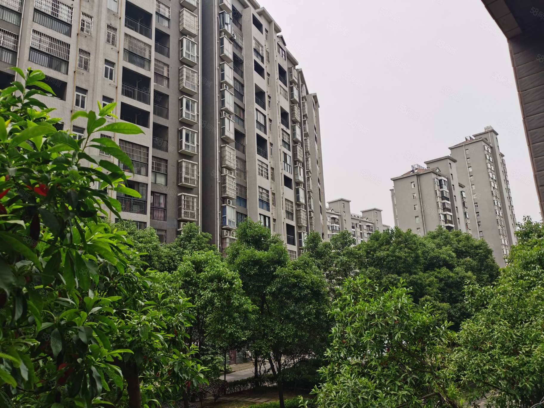 昊城景都4室2厅2卫81.43㎡南52万