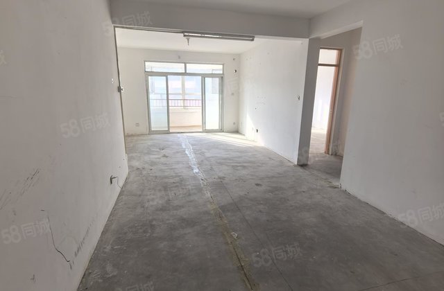 市医院，电梯商品房  楼层，温馨三室全天无摭挡全明户型