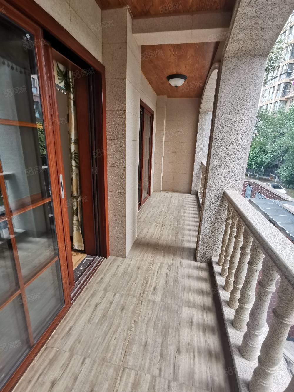 眉山东站传世风景豪华装修别墅带三车库带花园工作调动忍痛岀售