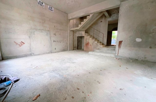 优悦城(别墅)4室2厅225.41㎡195万二手房图片