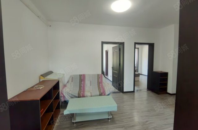 三中 二楼 财校家属院 精装修 小区停车方便 随时看房 急售