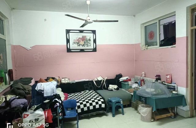 四楼送阁楼50平有水电卫生间送26平地上车库