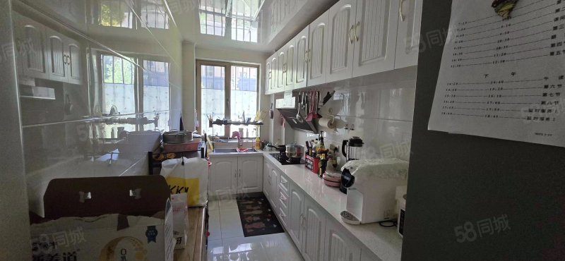 交通便利 电梯房 近地铁 小三房 满二 南向采光好,维多利橄榄城