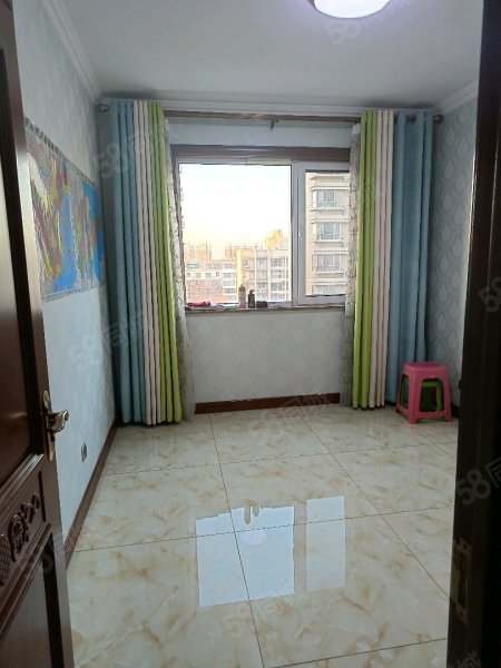 【10图】棕榈城 7楼138平 三室两厅 带车储 140万,齐华棕榈城-淄博58