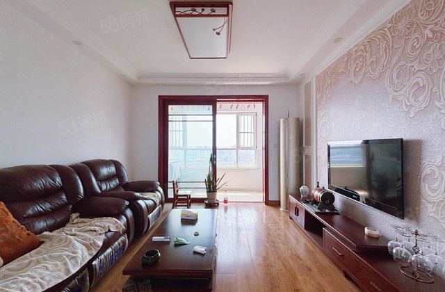 尚东新城邦南区 精装修 南北通透 刚需小三居 送车位，储藏室