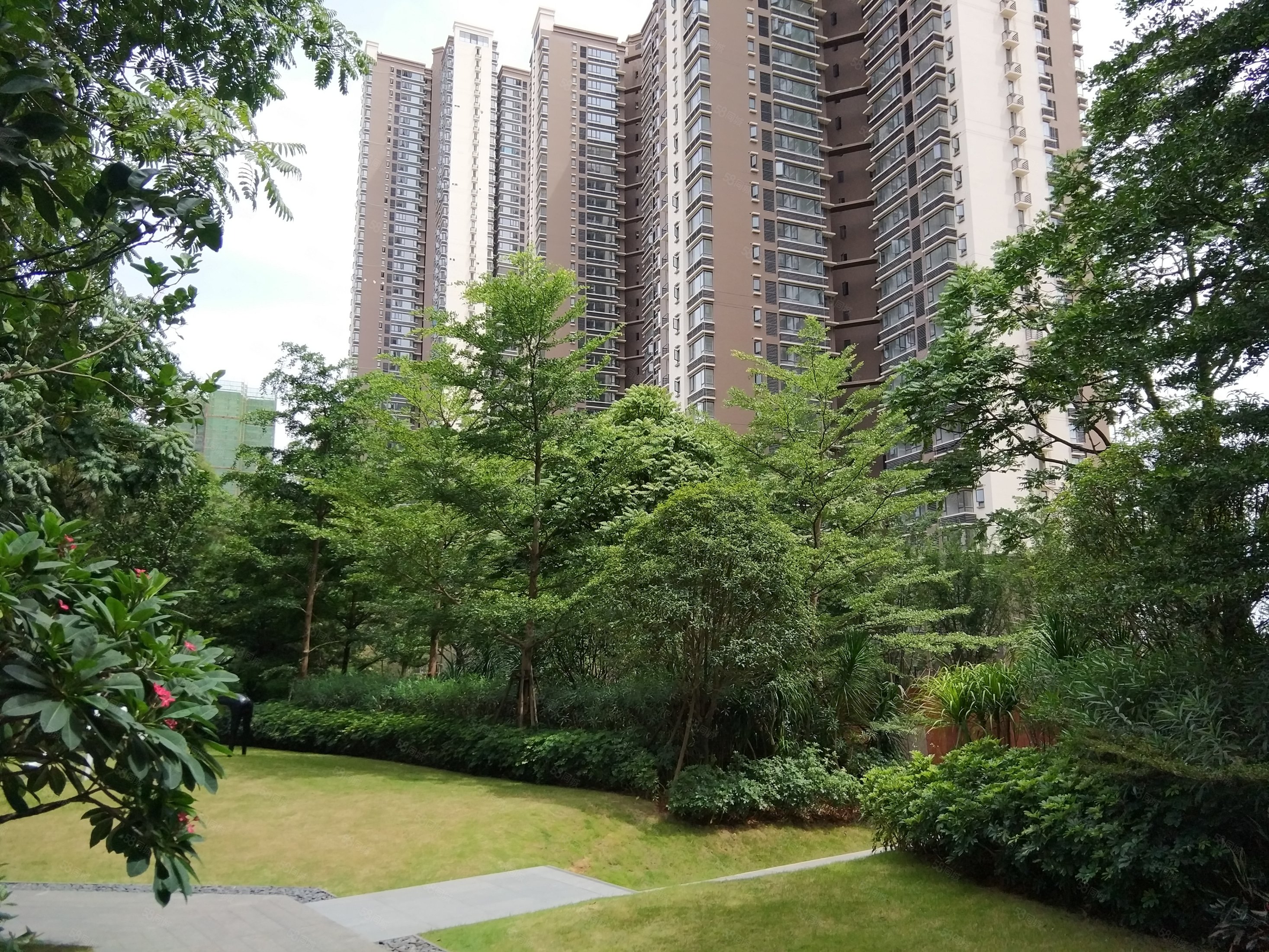 路桥锦绣御园4室2厅2卫116㎡南北105万