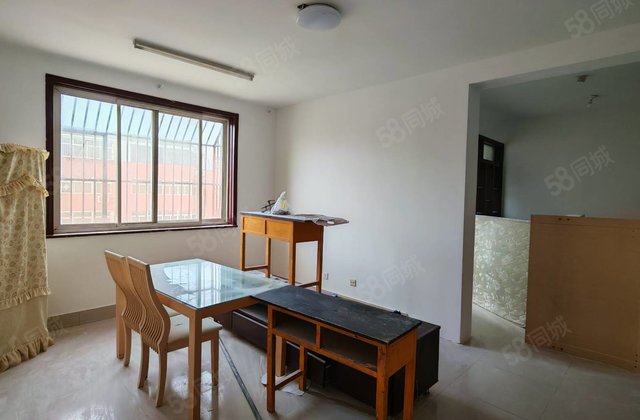 急售文轩本部 中层地暖三室 单价8千 停车放便龙山南区 区委