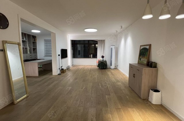 江北水镇 洋房 精装修三室 免大税 看房方便