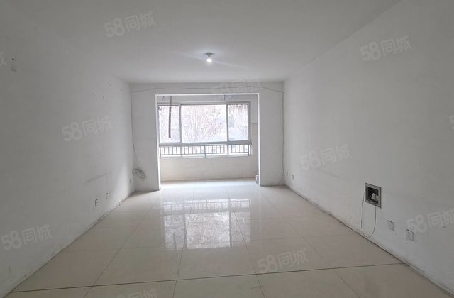 房海德公园！九十六万消防队家属院三室两厅两卫！送储藏室！