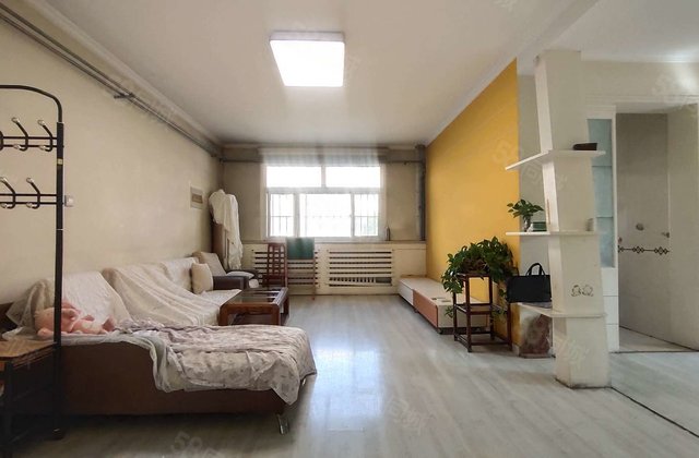 文轩本部，单位家属院，多层二楼，送阳面车库