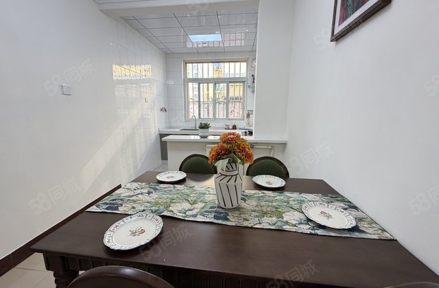 湖边一楼带院 独立大门 精装修，小区停车方面