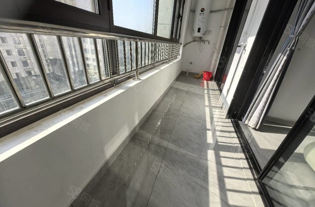 一实验，松桂大街东医桂馨苑，纯新房，边户带车储看房有钥匙