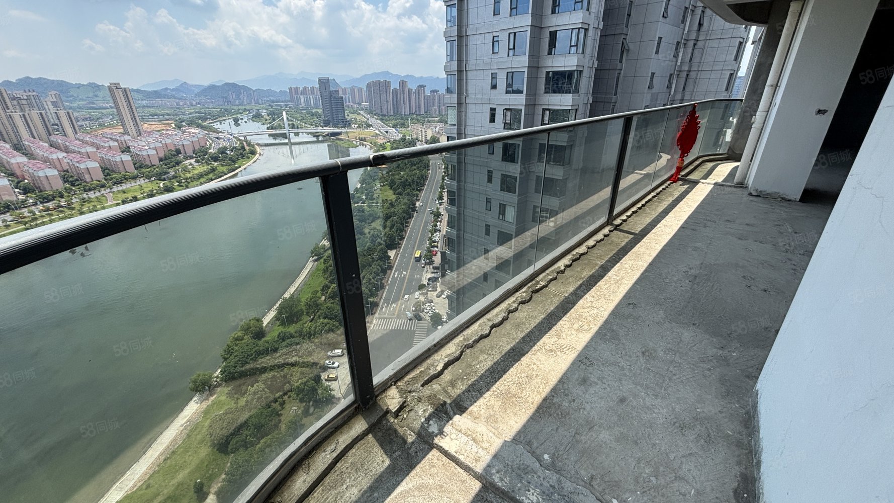 天秀湾5室2厅4卫254㎡南北268万