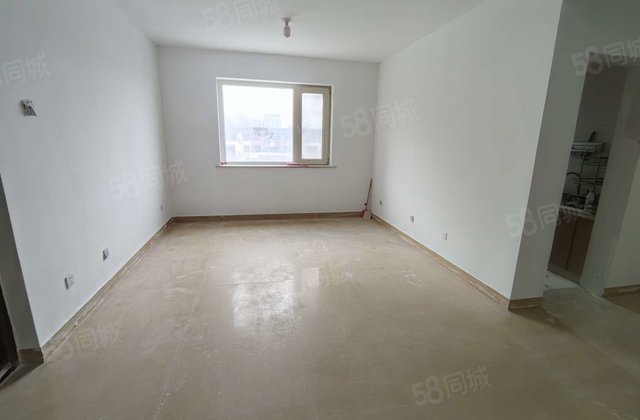 先锋社区 一梯两户 有证免大税 送储藏室 中间楼层 随时看房