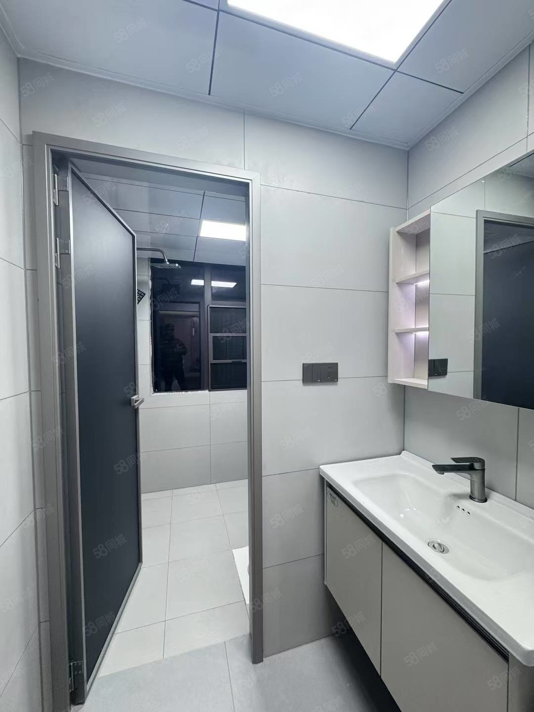 名仕公馆4室2厅2卫113㎡南北53万