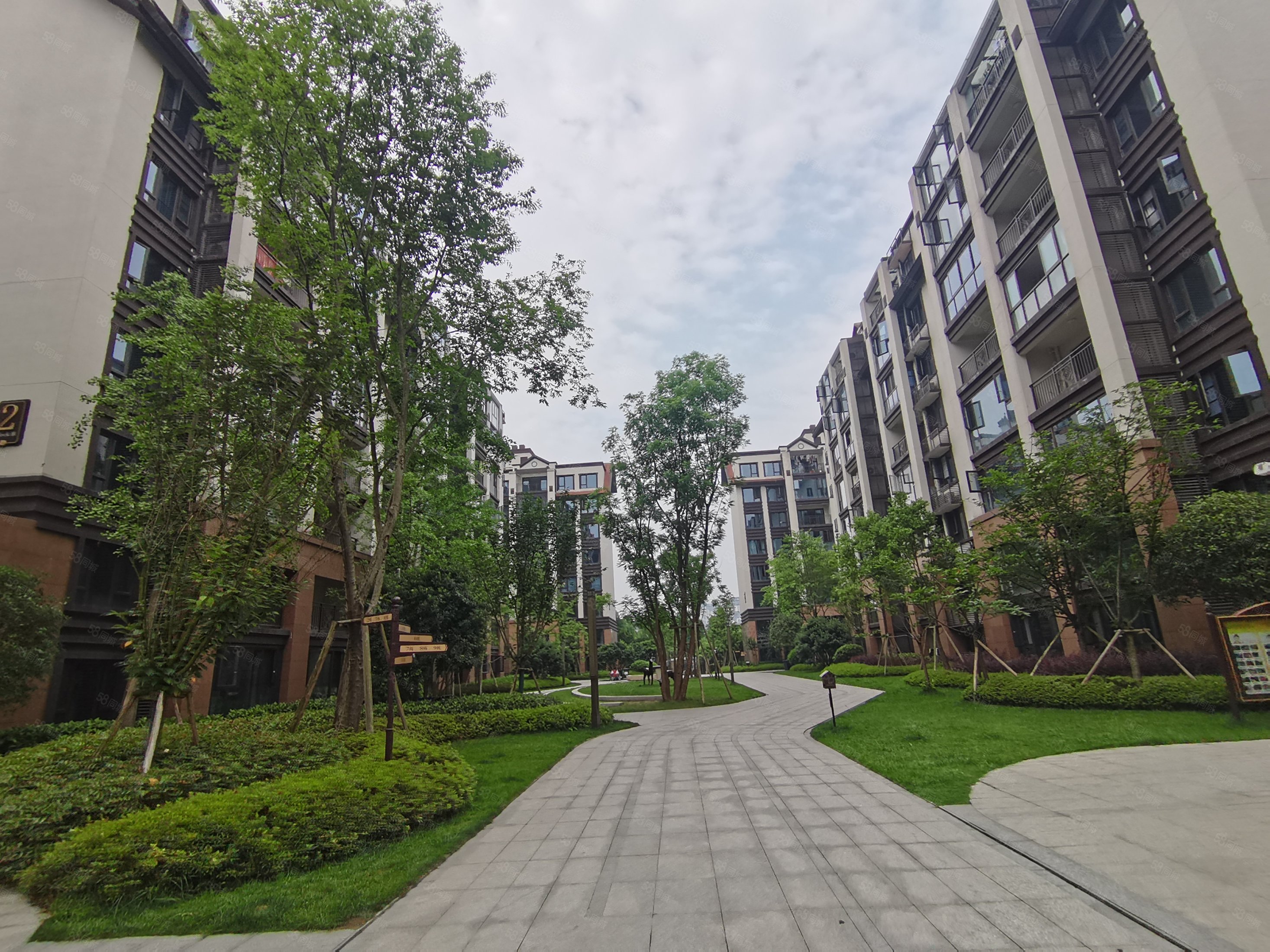 龙光玖龙府(二期)3室2厅1卫84.42㎡南98万