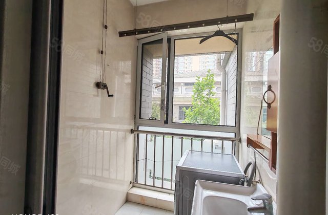 闸口 精装好房 近医院   超低密度，多层洋房三室两厅一卫，