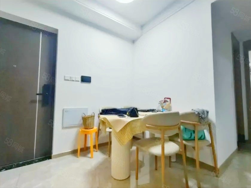 保利中交雲上3室2厅2卫78㎡南北200万