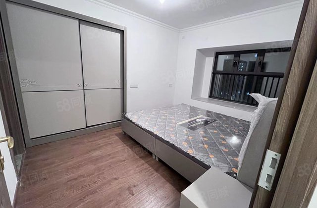 全天采光 送大平储藏室 两卫格局 价格可谈 商业配套齐全