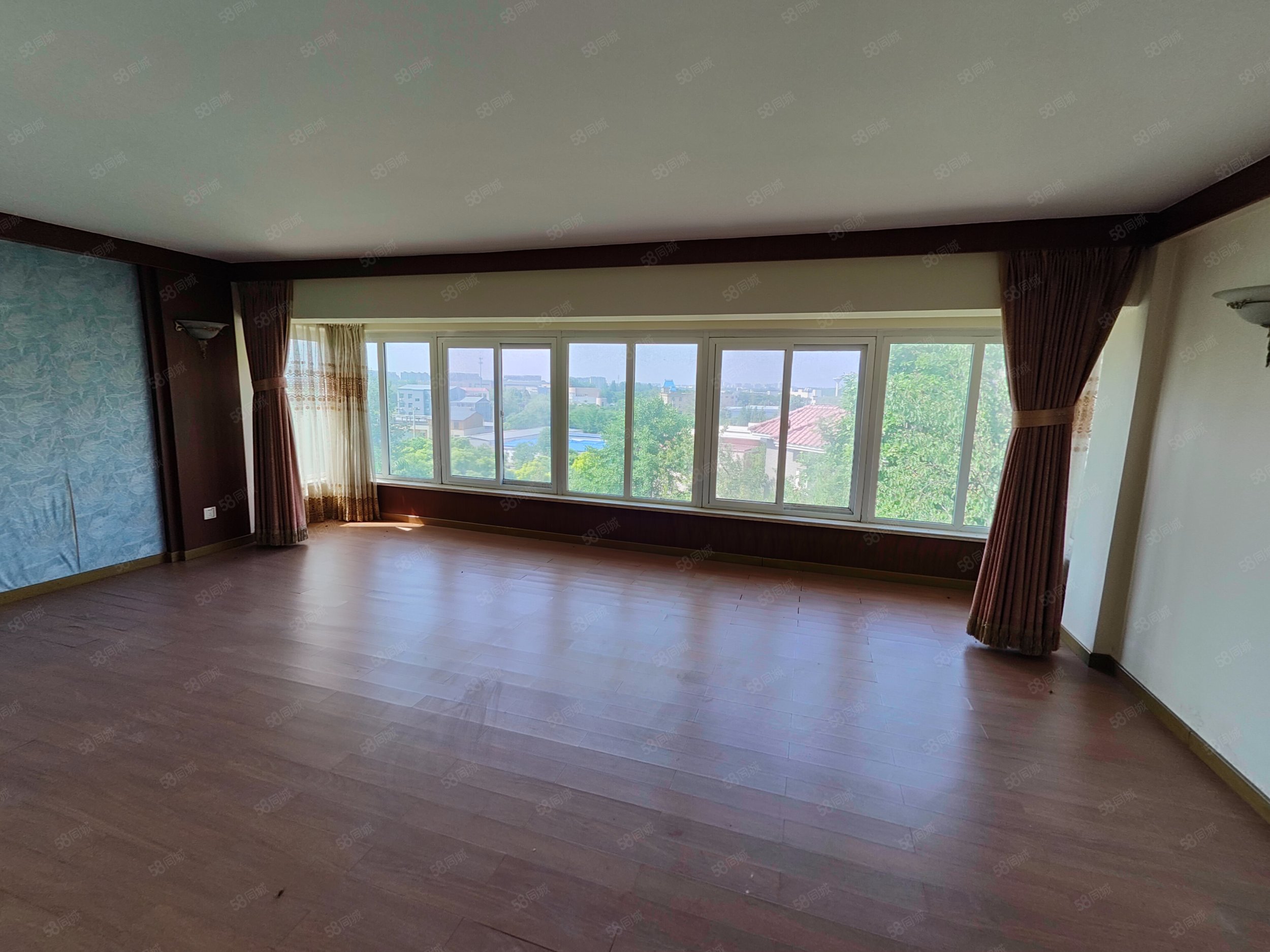 鴻翔花園(別墅)6室4廳5衛(wèi)320.15㎡南北780萬