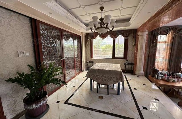 城市主人湖边独栋别墅 前有渠后有院 邻居各行业顶流