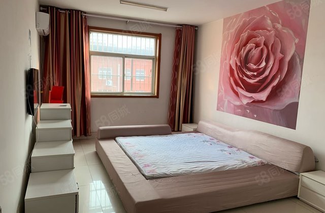 三室两厅两卫 三室朝阳 大客厅 采光好 近五星商圈送地下室