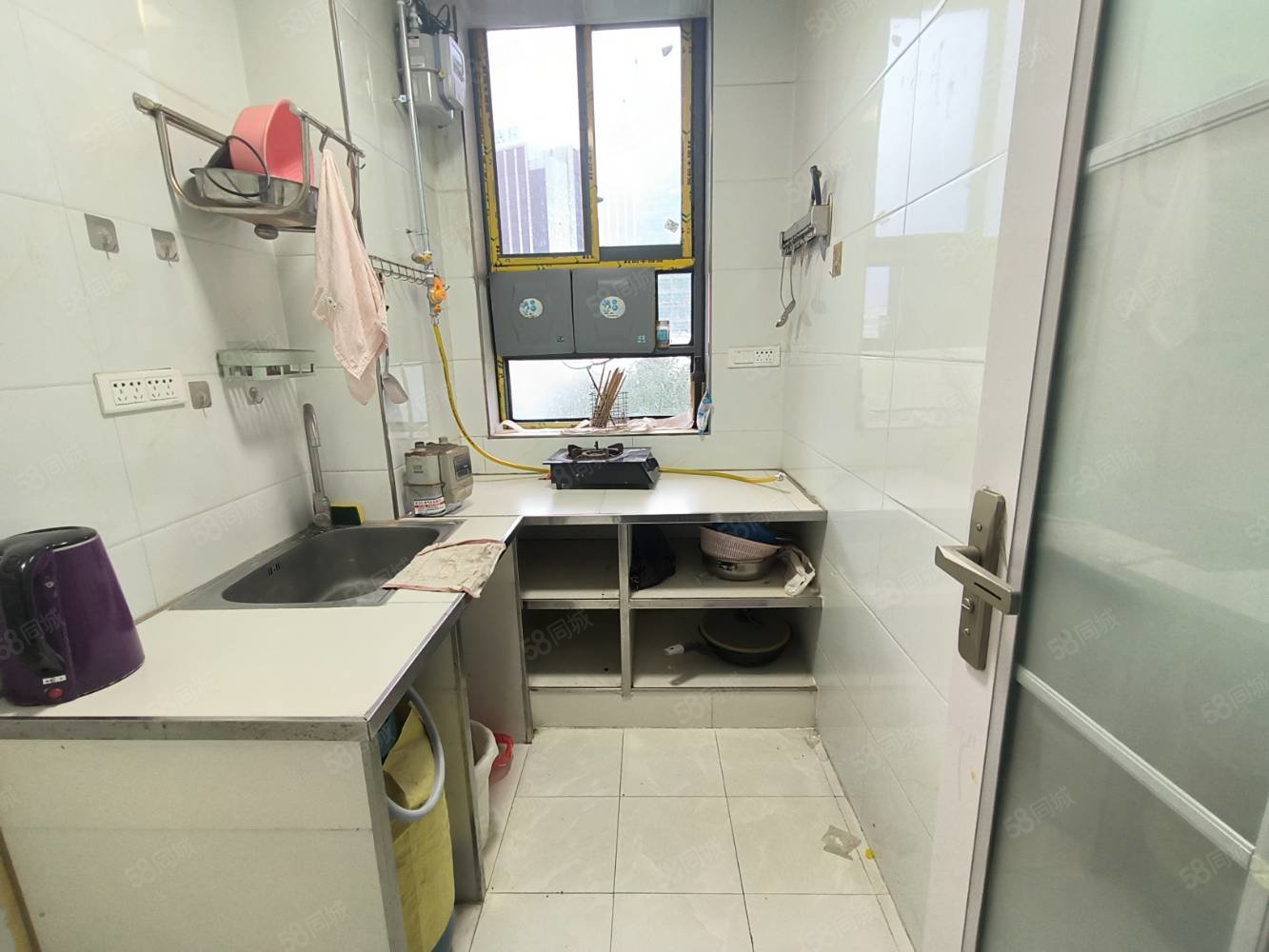 沿河小区4室1厅2卫68㎡南北28.8万