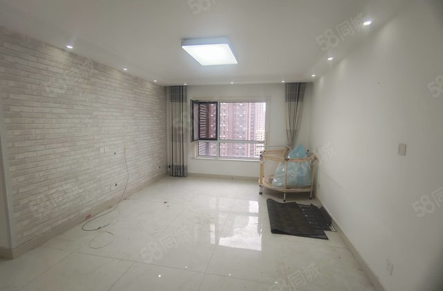 市民文化中心 精装修 刚需小三居 交通便利 中间好楼层