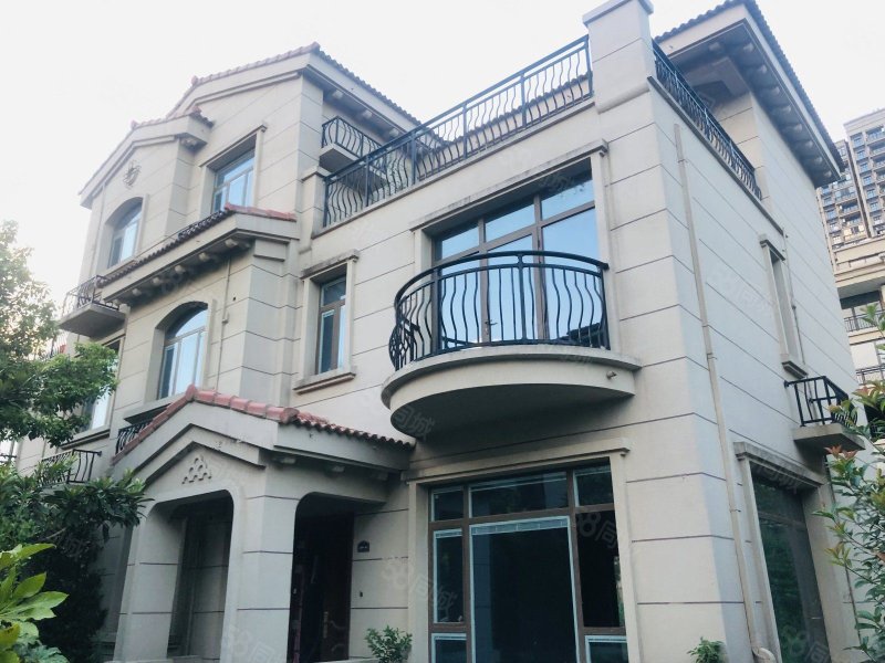 富力半岛花园(别墅)4室3厅4卫148㎡南168万