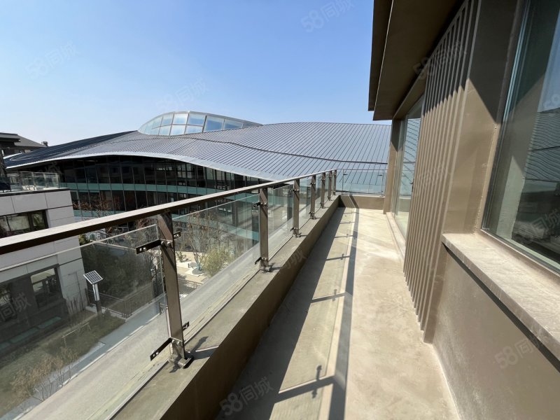 环山路联排居墅送挑高负一送院子送露台国悦山山和院子