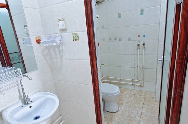 海润公园元宝户型！两室一厅全朝阳，送车位储藏室，三院对面好房