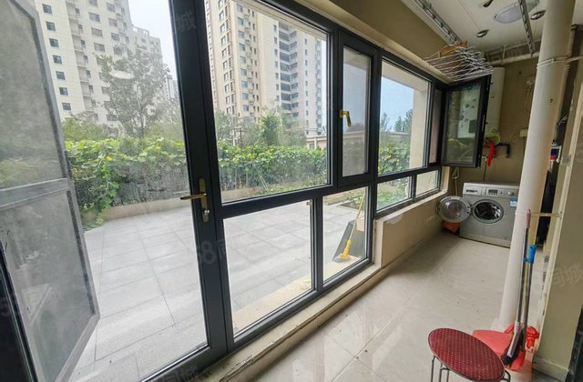 孝心一楼，带大院子，动静分区格局，花花草草为你而找，送车储。