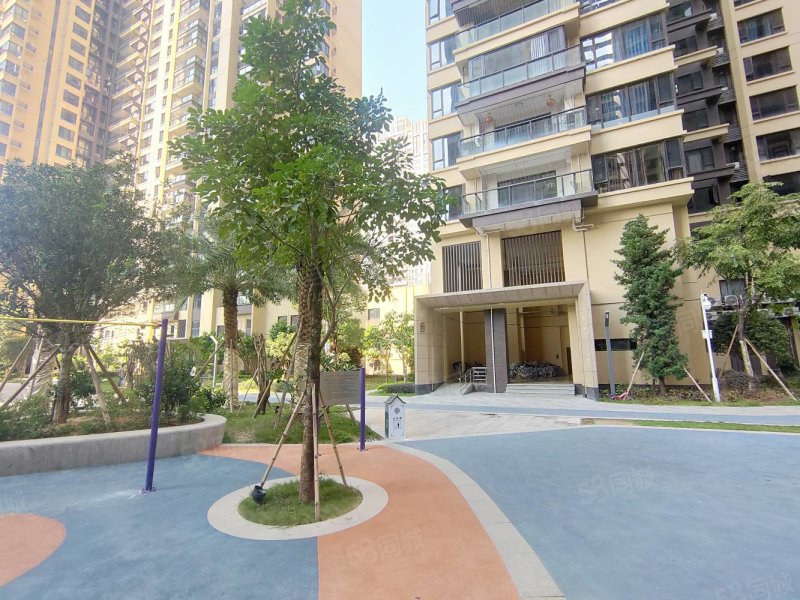 桂荣名轩4室2厅2卫161㎡南北160万