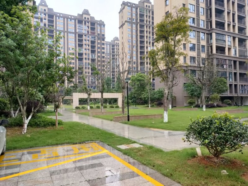 滨江明珠3室2厅2卫128.5㎡南66.7万