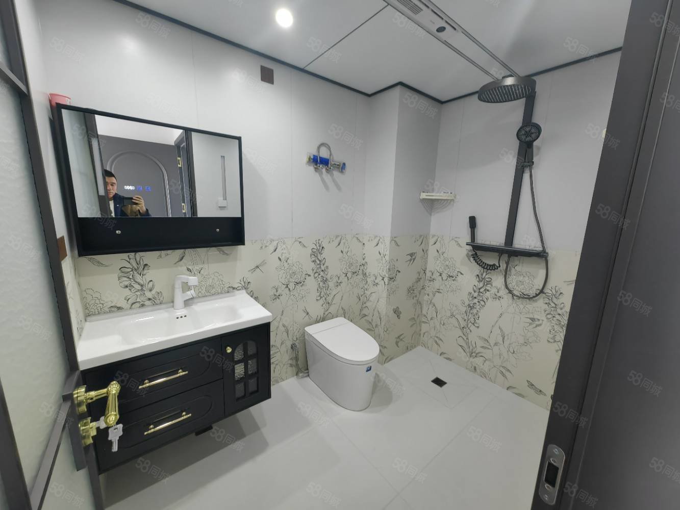 胜利嘉园3室2厅2卫124㎡南北85.8万