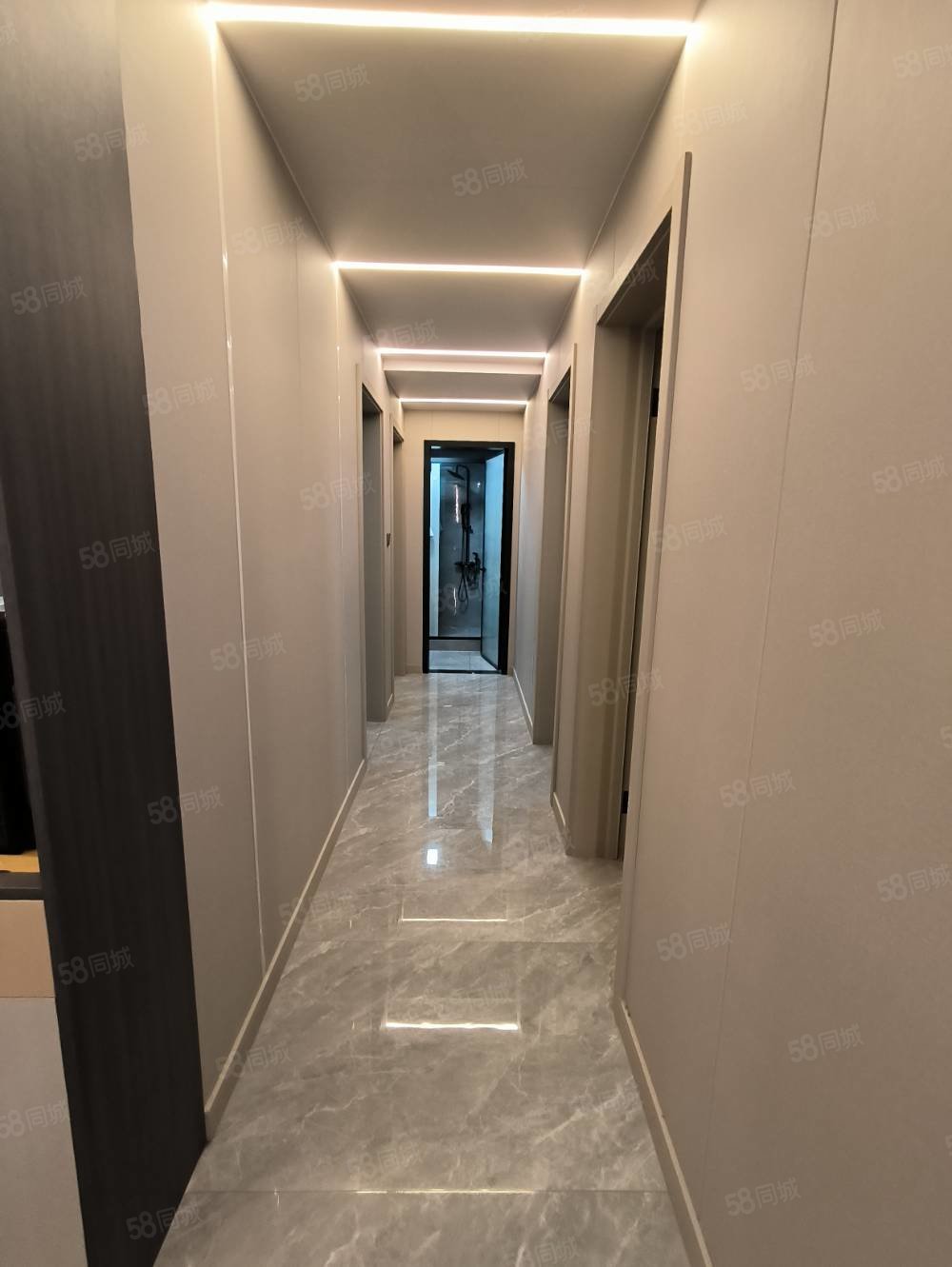 港中旅公元6室2厅3卫230㎡南北196万