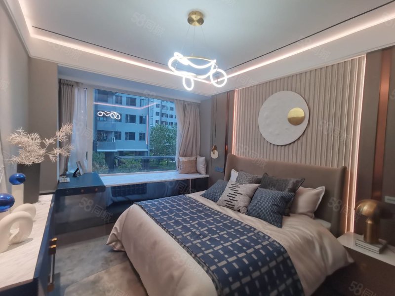 南明湖旁江麟邸全新豪华装修双阳台朝南带车位一手税费