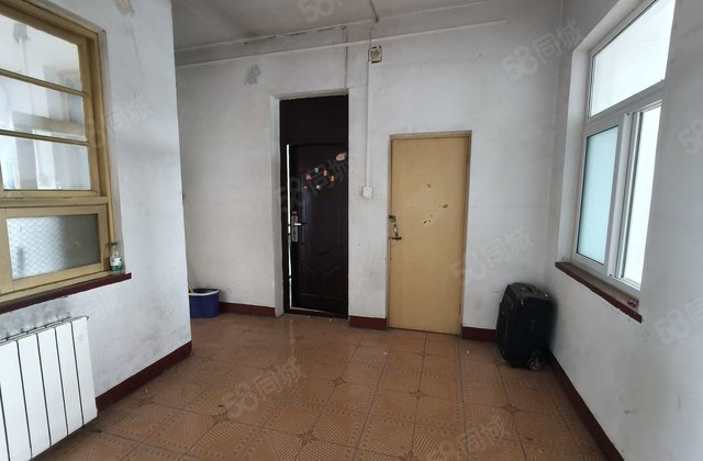 63万东关 老文轩闸北小区单位家属院 三室 超大卧室89平