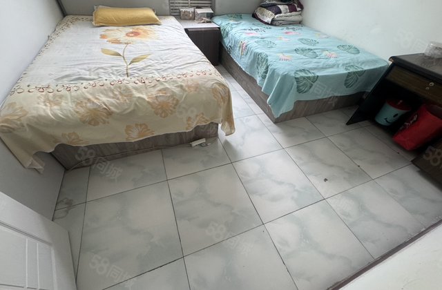 红卫星居住小区2室1厅50㎡8万二手房图片