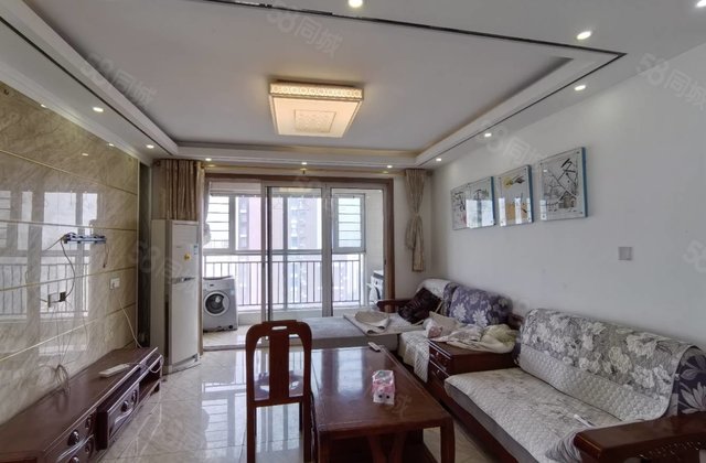 急售东边户，小区环境很好绿化好 精装修看房方便