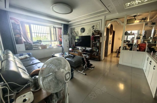 月亮湾c区 边户 带车位 精装修 三室两厅 诚心出售
