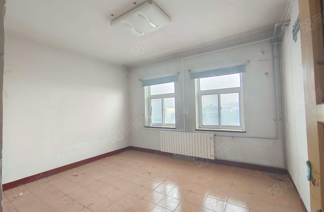 老文轩，东关  附近，大三室步梯房