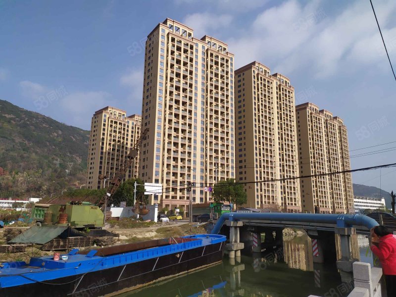 新楼盘,东厦未来城,140平方4开间朝南,,轻轨站边上大学城