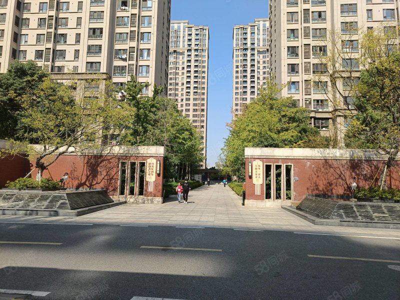 万科森林公园御庭4室2厅2卫125.92㎡南北426万