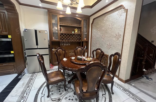 诚心出售光岳府豪华装修家具家电齐全拎包入住免大税可按揭